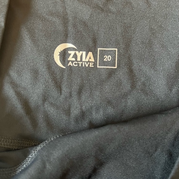 Zyia Active black leggings - Picture 2 of 5